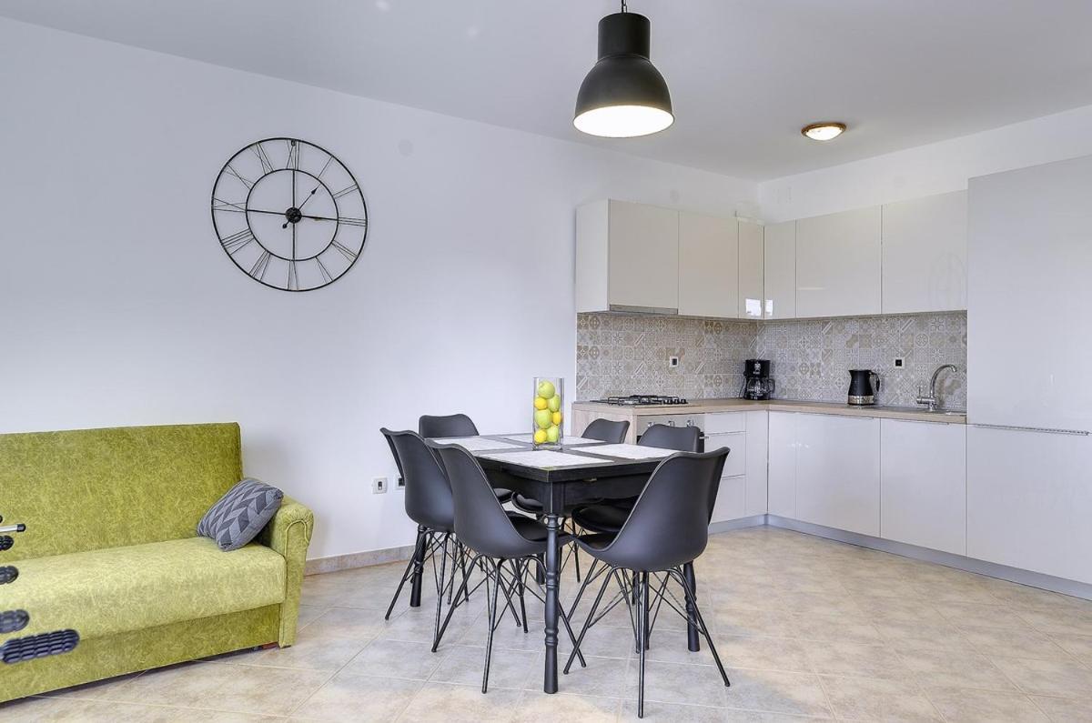 Apartment Falu Штинян Екстер'єр фото